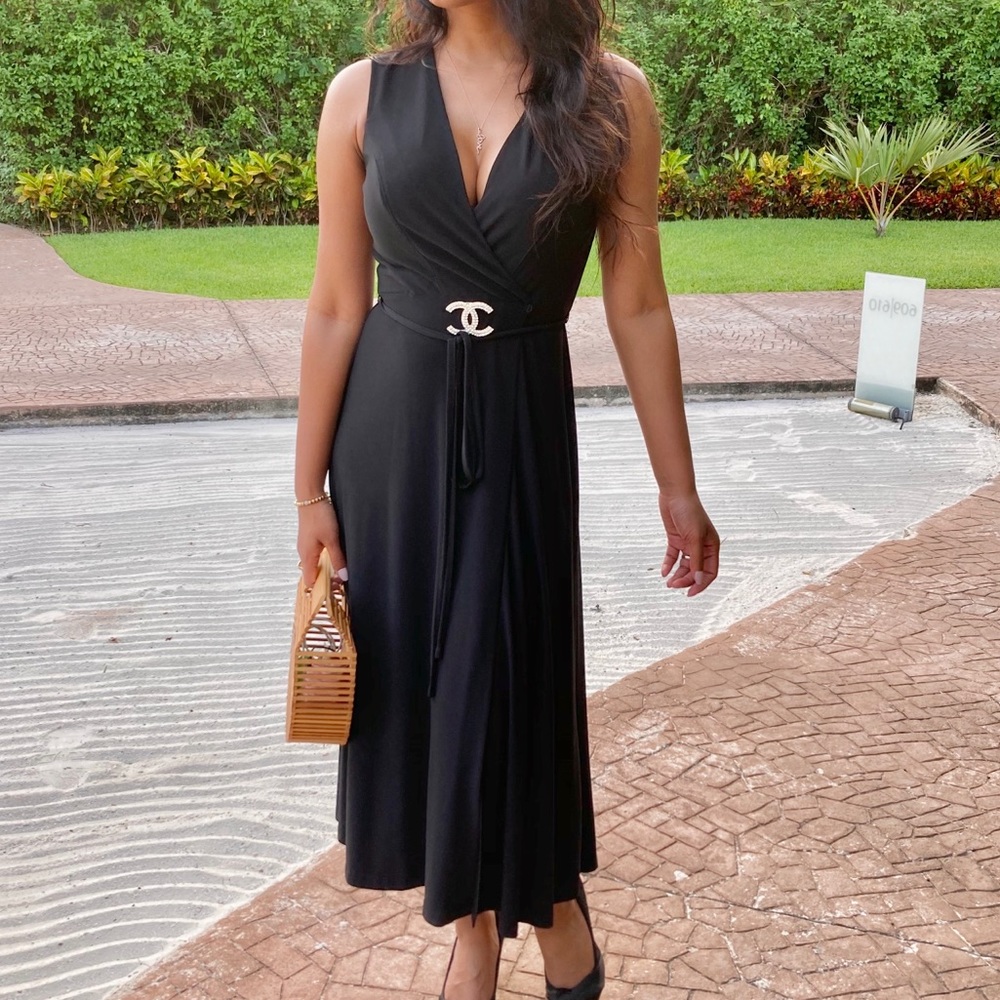 V-neck Sleeveless Dress